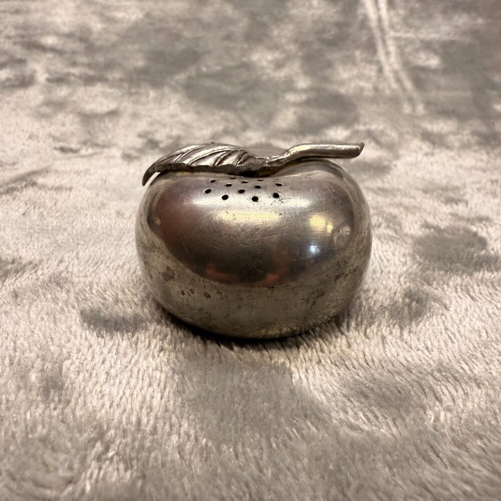 Kirk Stieff Pewter Apple Shaker 1.5 inch tall #500